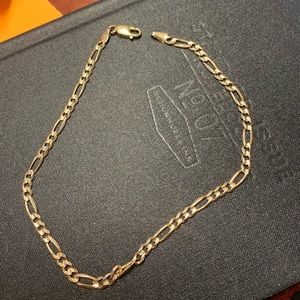 14 karat gold ankle bracelet. 10” long.